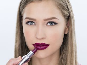 How to apply I'M lipstick How to apply I'M lipstick